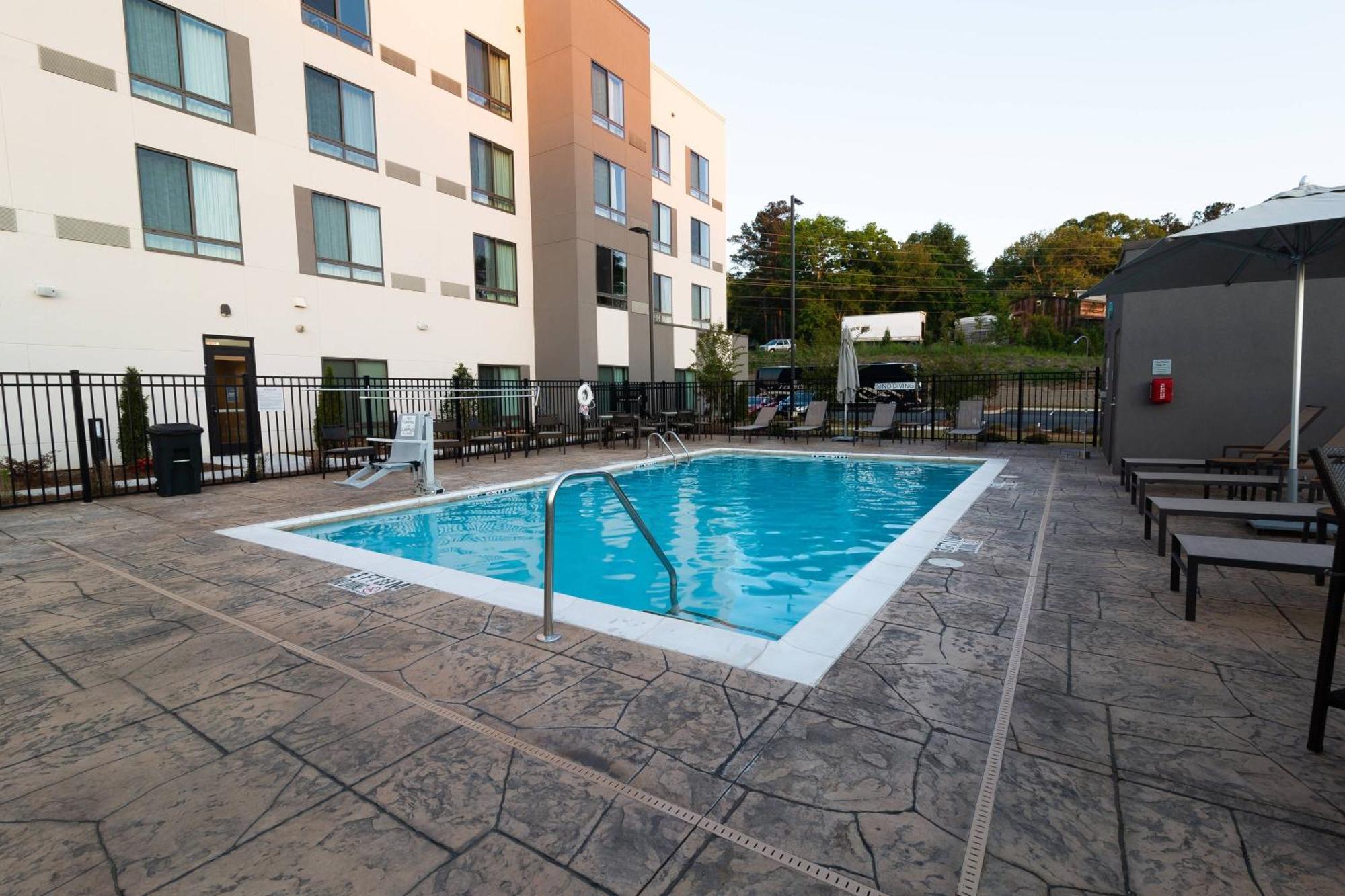 Courtyard By Marriott Картърсвил Екстериор снимка