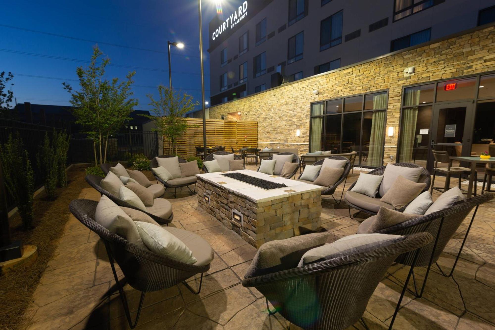 Courtyard By Marriott Картърсвил Екстериор снимка